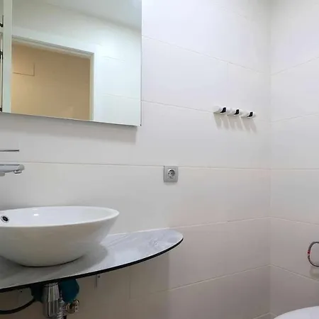 Paseo De La Ribera *