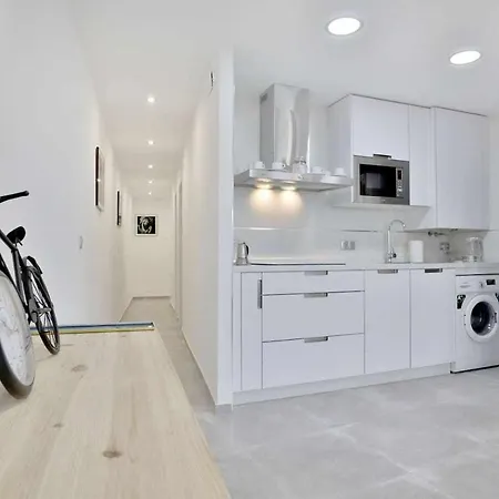 Paseo De La Ribera *