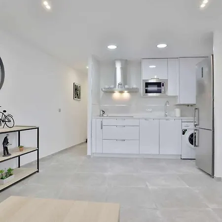 Paseo De La Ribera 아파트